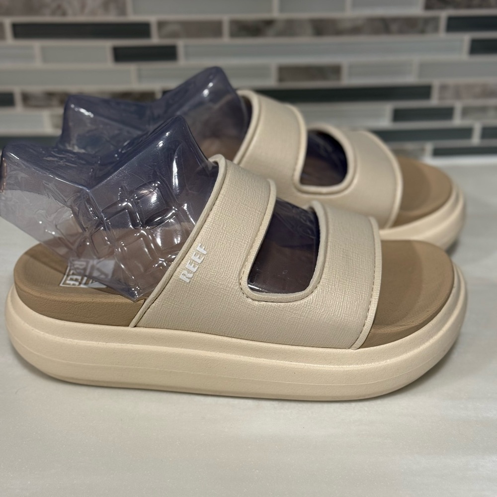 Reef Womens Cushion Bondi 2
Platform Slide Sandals Women’s Size 5
Natural - Picture 3 of 7
